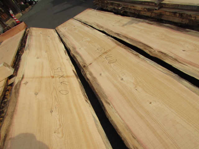 紅松（ベニマツ）　無垢材