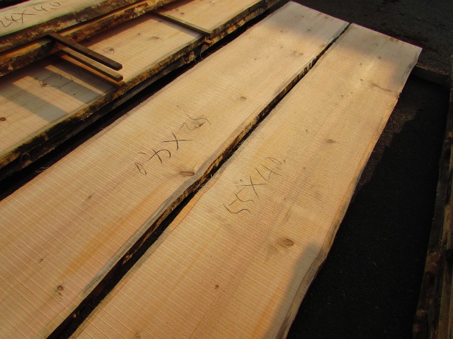 紅松（ベニマツ）　無垢材