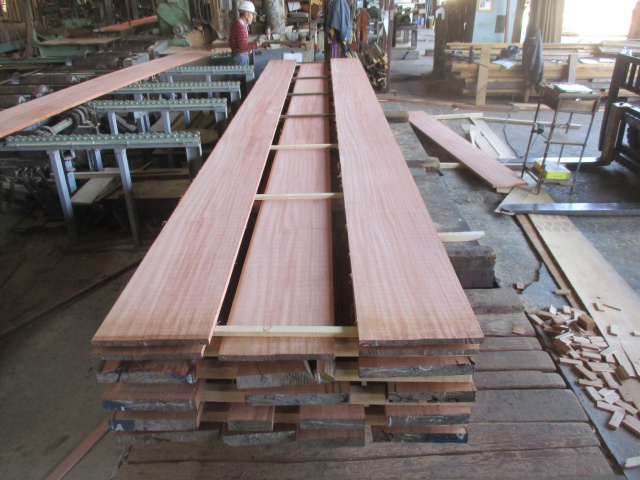 アフリカンマホガニー　無垢材