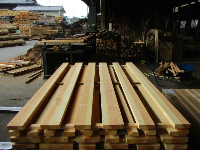 吉野杉（ヨシノスギ）　無垢材