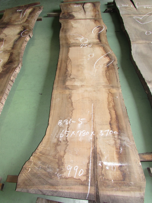 ウォールナット　一枚板