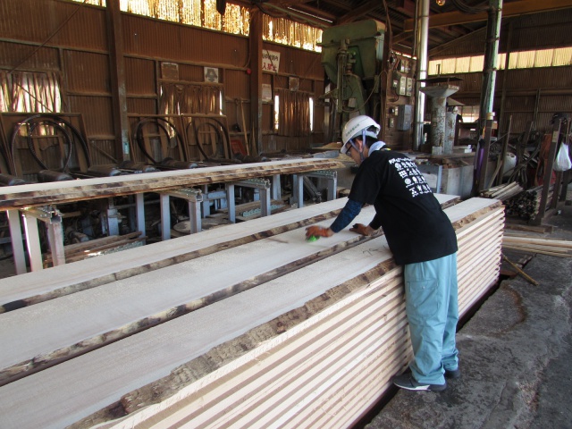 スプルース　無垢材