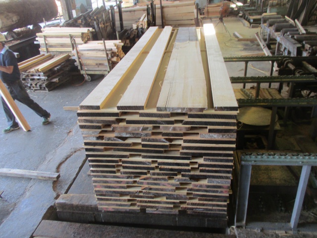 スプルース　無垢材