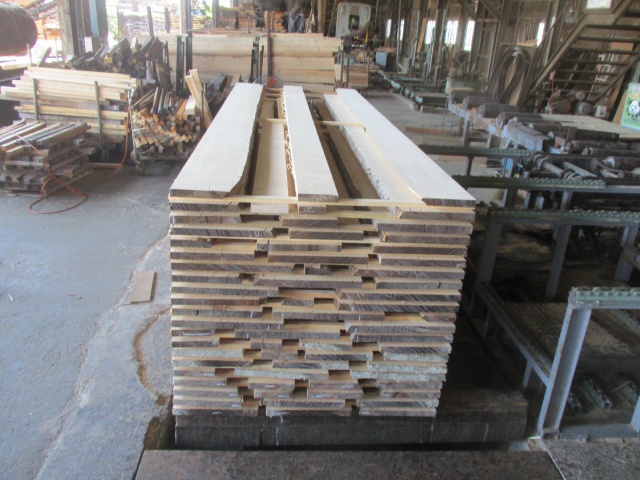 スプルース　無垢材