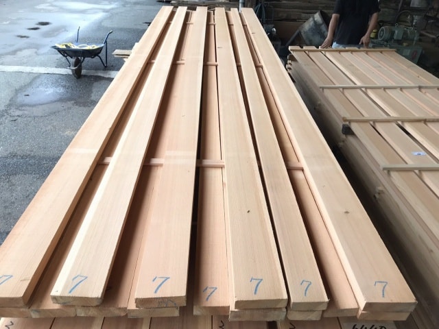 吉野杉（ヨシノスギ）　無垢材