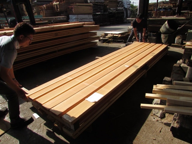 吉野杉（ヨシノスギ）　無垢材