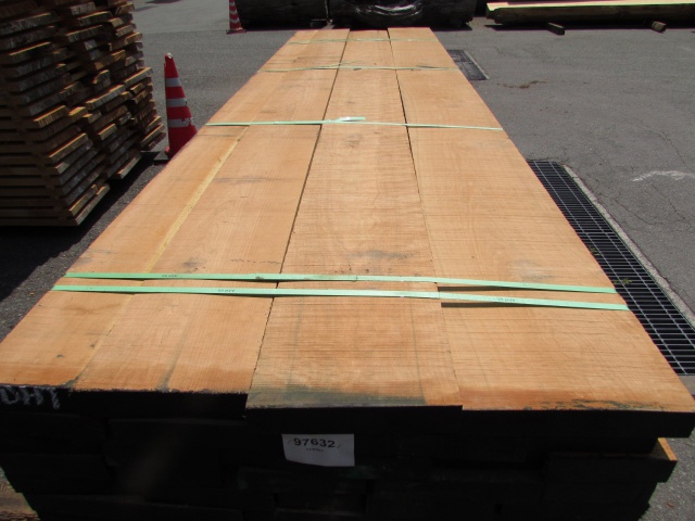 チェリー　無垢材