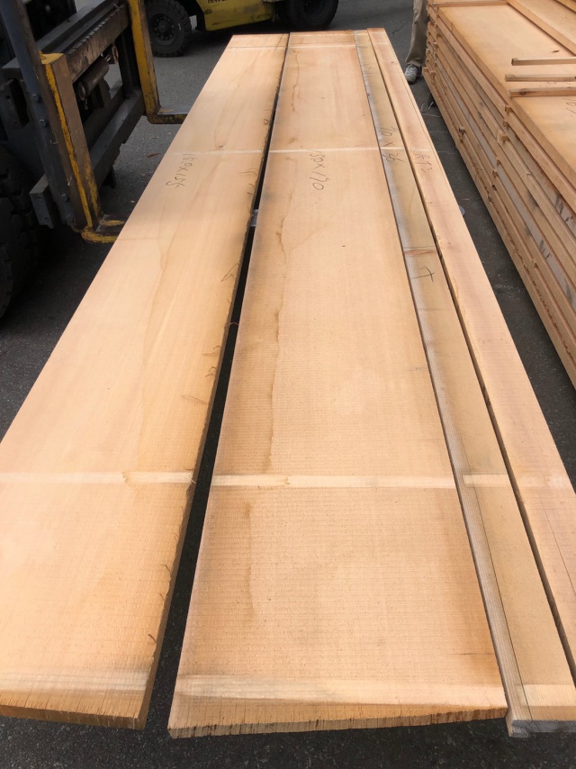 スプルース　無垢材