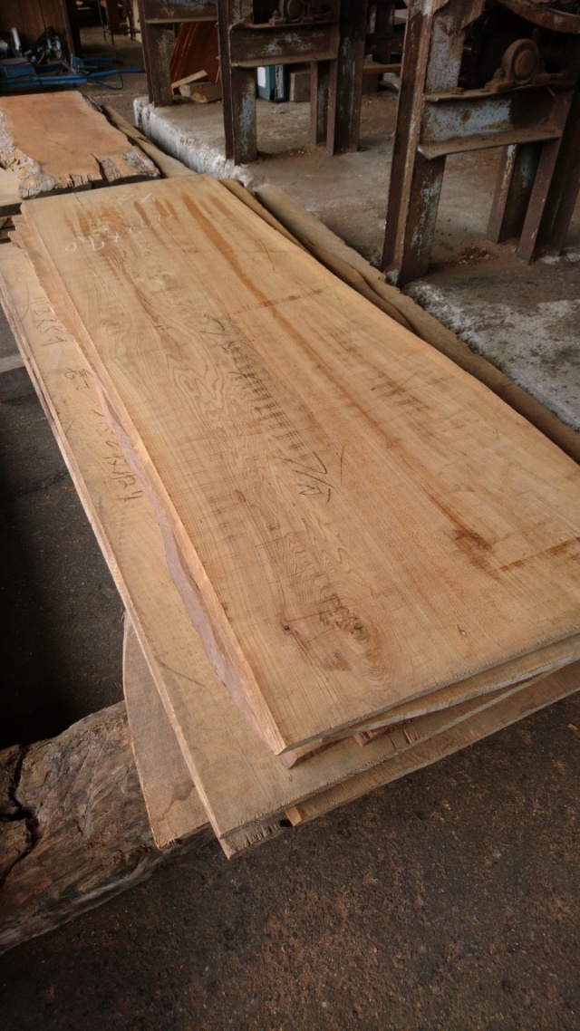 屋久杉（ヤクスギ）　無垢材