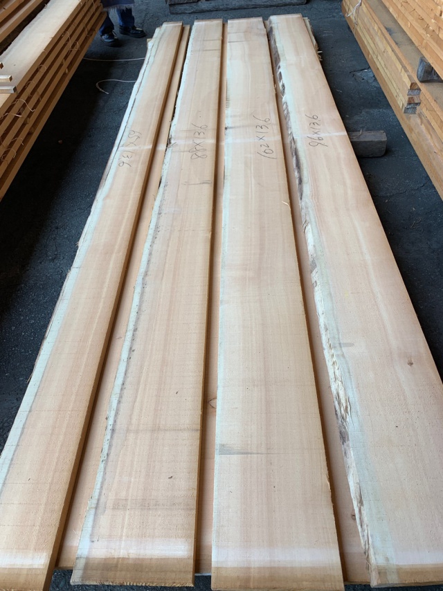 スプルース　無垢材