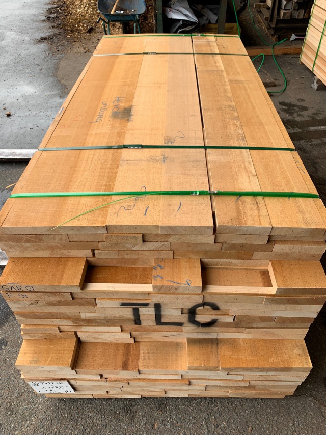 アガチス　無垢材