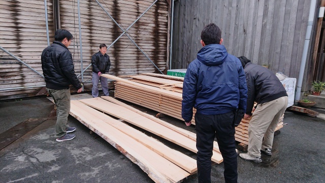 スプルース　無垢材