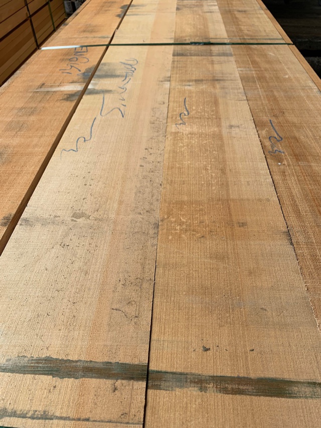 アガチス　無垢材