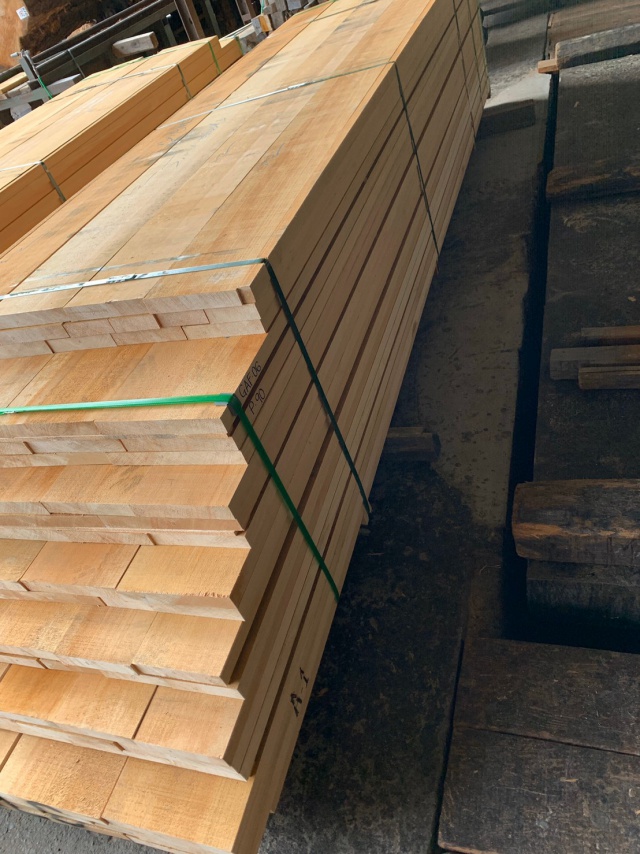 アガチス　無垢材