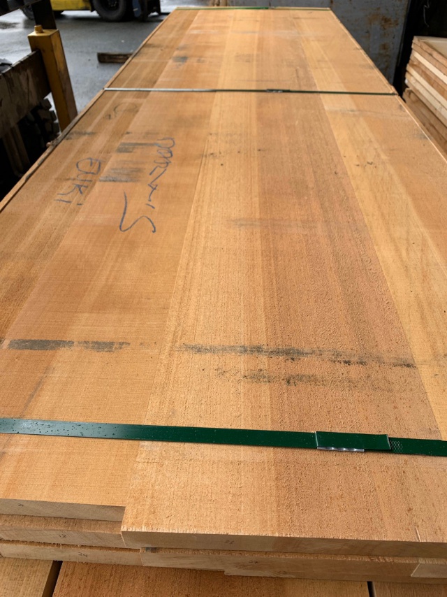 アガチス　無垢材