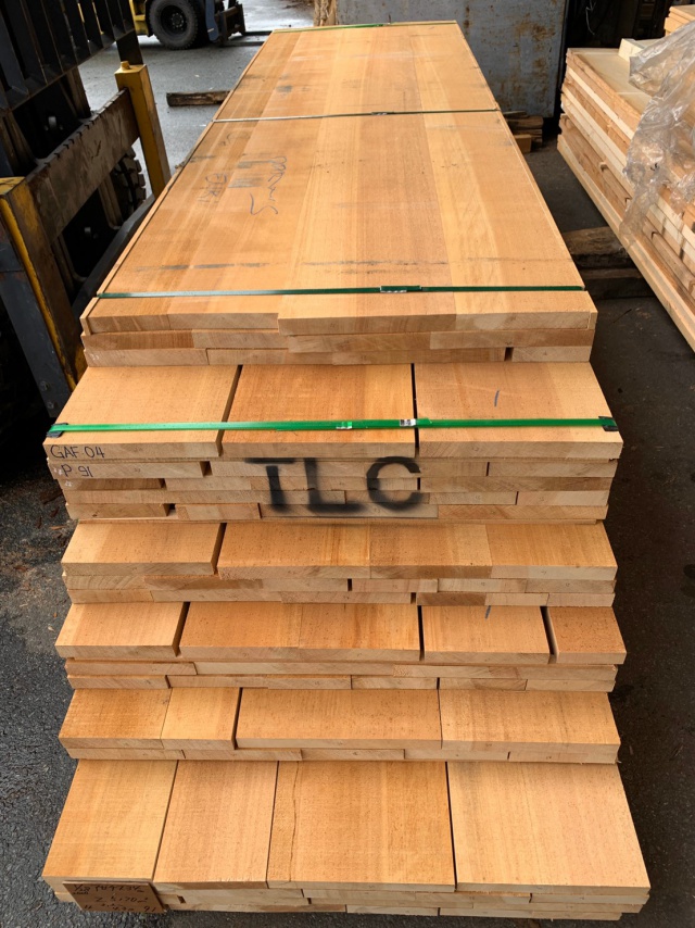 アガチス　無垢材