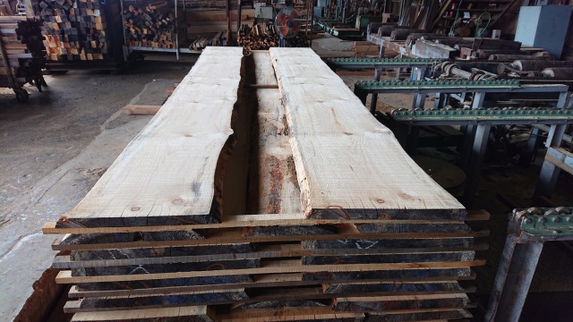 紅松（ベニマツ）　無垢材