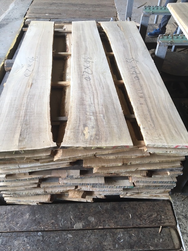 楢（ナラ）　無垢材