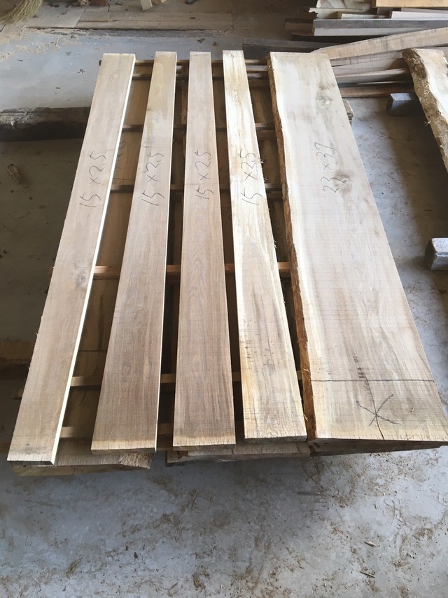 楢（ナラ）　無垢材