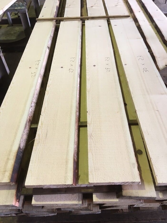 スプルース　無垢材