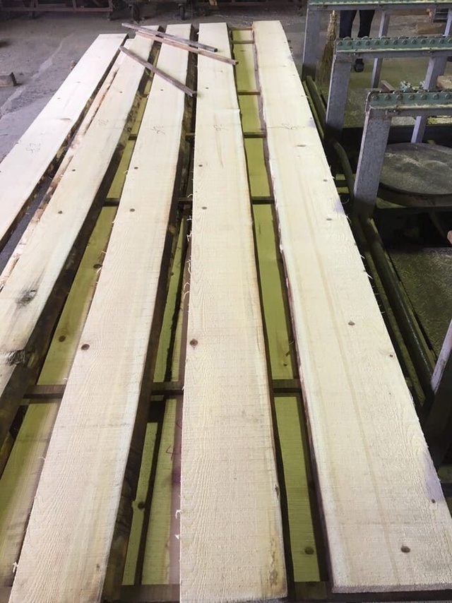 スプルース　無垢材