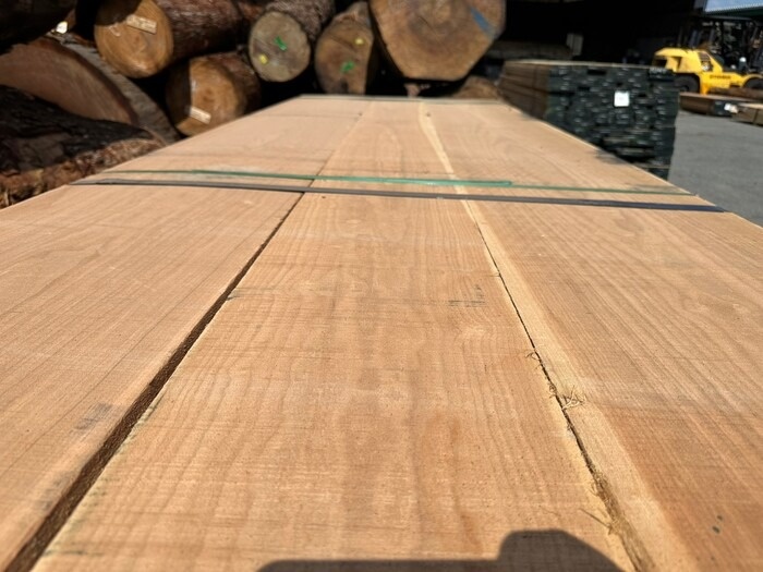 チェリー　無垢材