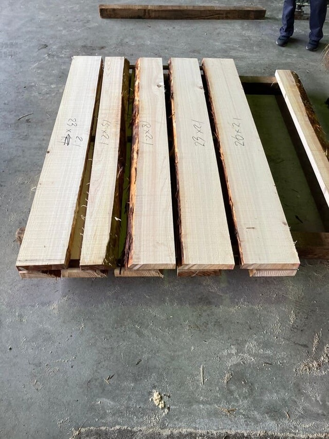 檜（ヒノキ）　無垢材