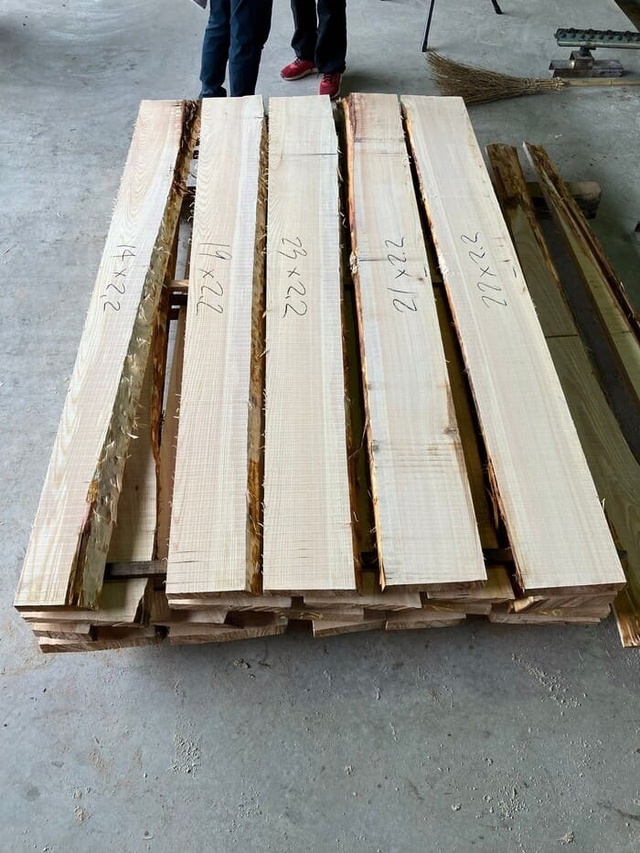 檜（ヒノキ）　無垢材