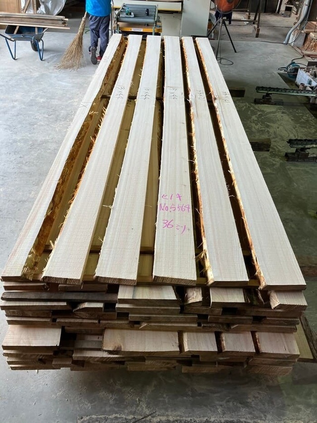 檜（ヒノキ）　無垢材