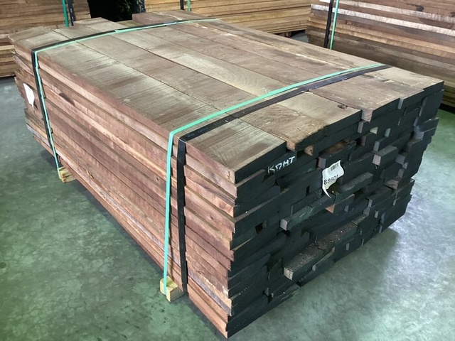 ウォールナット　無垢材