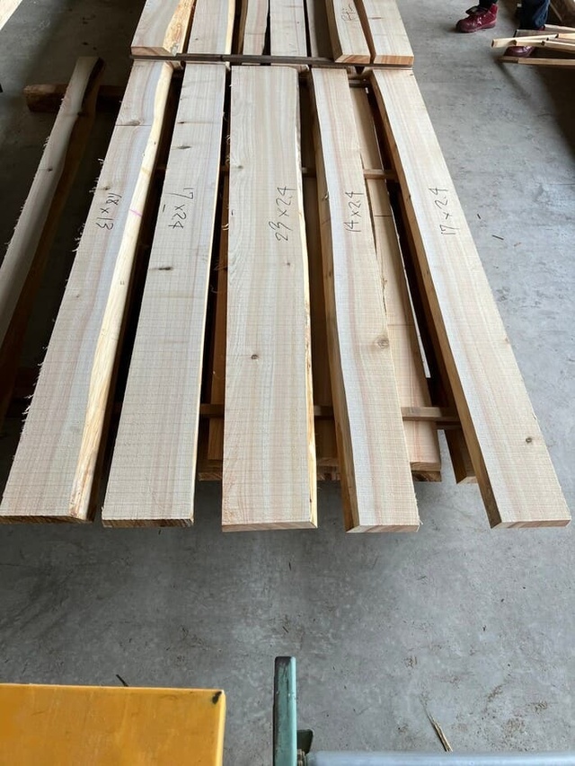 檜（ヒノキ）　無垢材