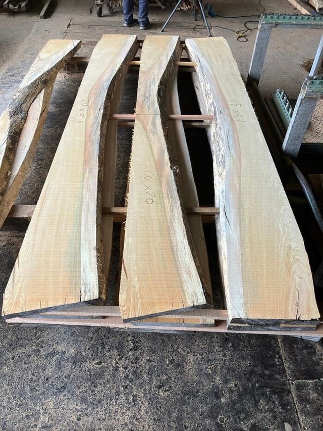 欅　ケヤキ　無垢材