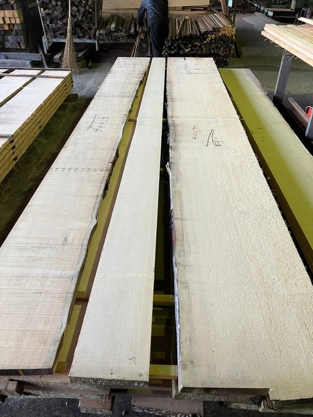 スプルース　無垢材