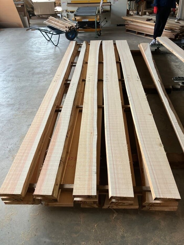 檜（ヒノキ）　無垢材