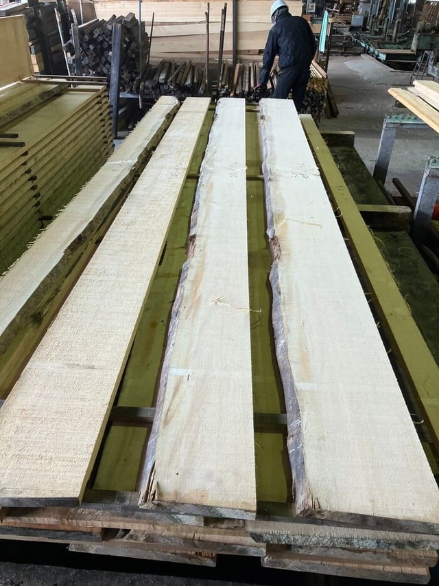 スプルース　無垢材