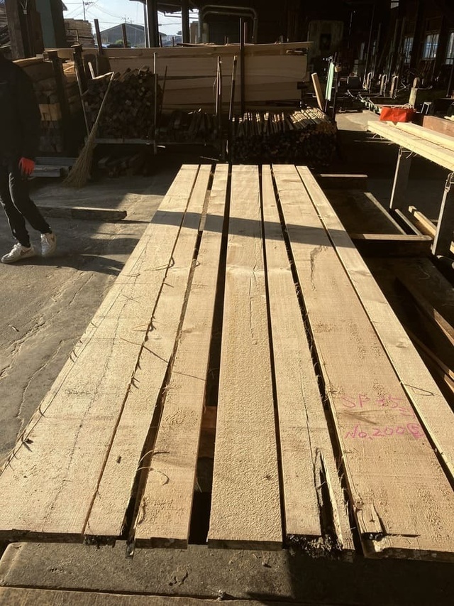 スプルース　無垢材