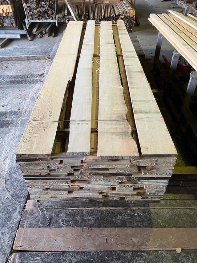 スプルース　無垢材