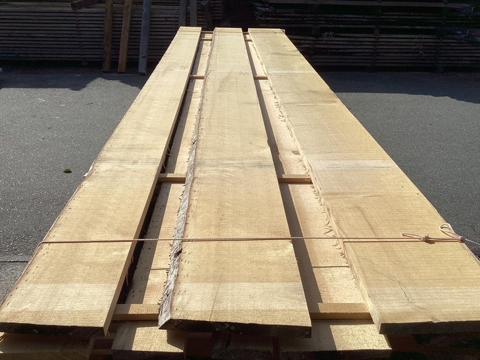 スプルース　無垢材