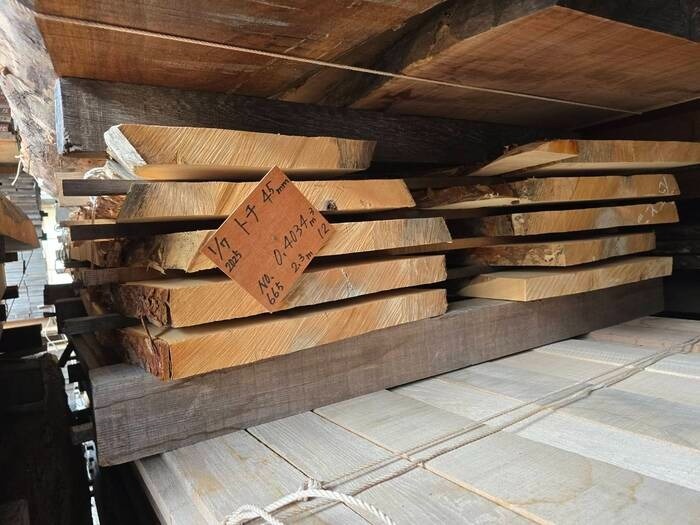 栃（トチ）　無垢材