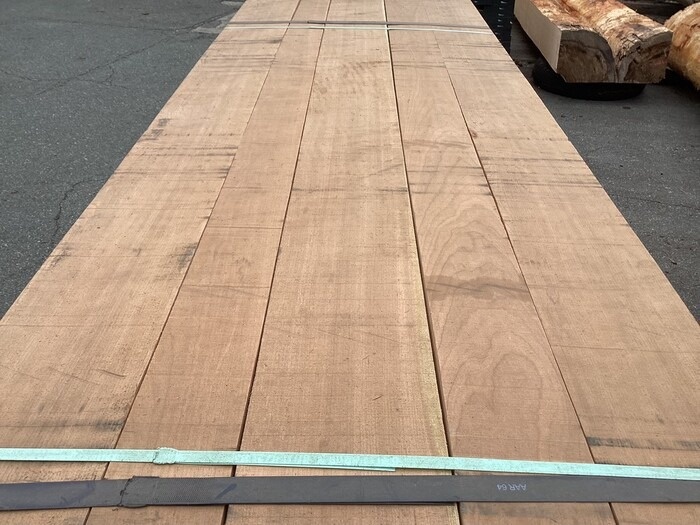 チェリー　無垢材