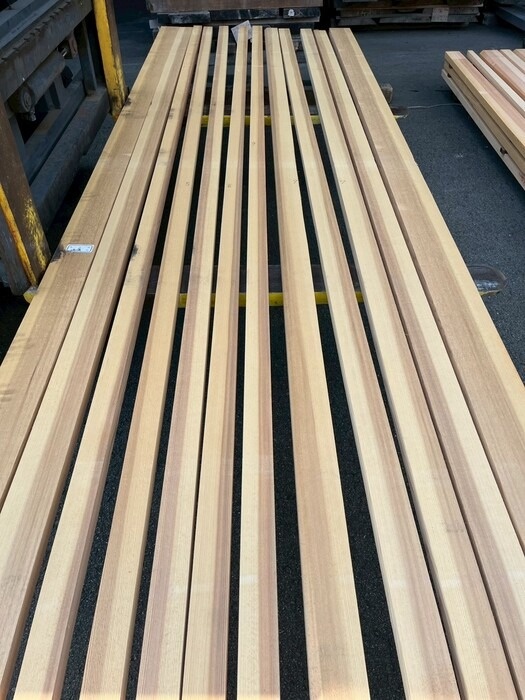 吉野杉（ヨシノスギ）　無垢材