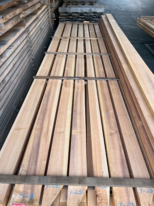 吉野杉（ヨシノスギ）　無垢材