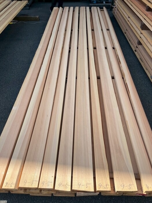 吉野杉（ヨシノスギ）　無垢材