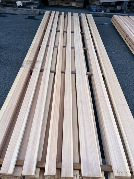 吉野杉（ヨシノスギ）　無垢材