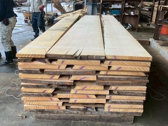 スプルース　無垢材