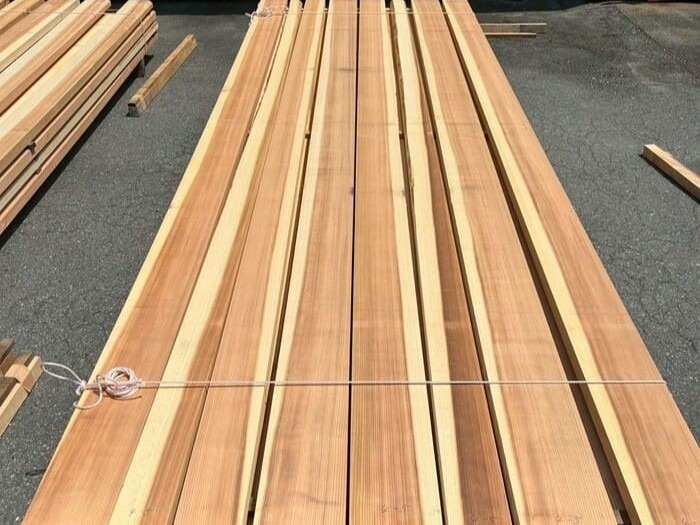 吉野杉（ヨシノスギ）　無垢材
